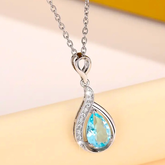 Jewelry - Graceful Pendant Water Drop